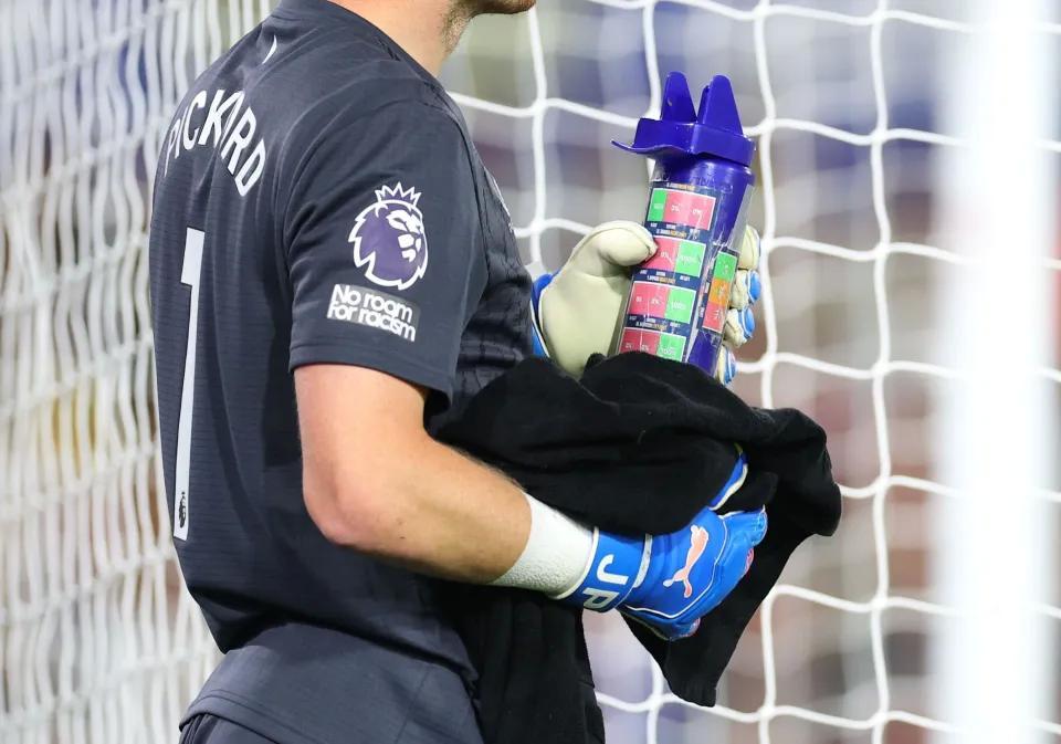 恩梅加在首, 一会儿自己, 场比赛中拿 恩梅加在首, 一会儿自己, 场比赛中拿